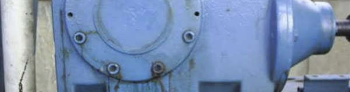 Lubrication of the gearbox for moving the sliding wheels of a tower crane B