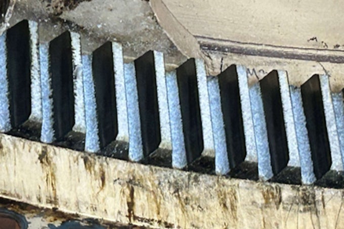 CS Slewing ring lubrication on a crane installation after 68 days