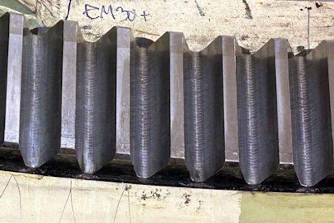 CS Slewing ring lubrication on a crane installation after cleaning