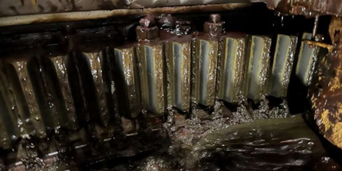 CS Slewing ring lubrication on a crane installation before