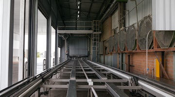 Infeed and overhead conveyor chains