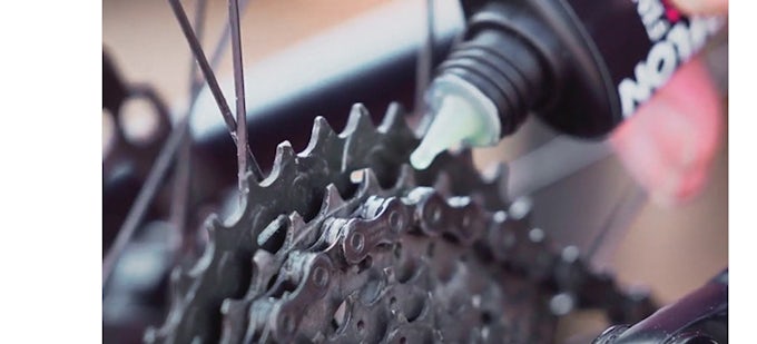 Lubricación de cadena con aceite para cadenas de alto rendimiento