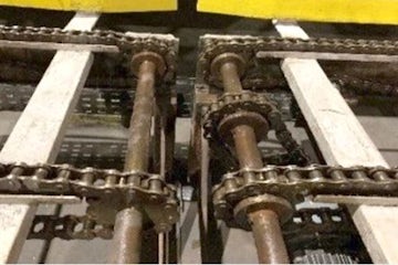 Clean chains in depalletizer