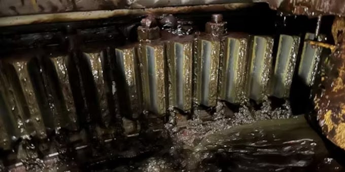 CS Slewing ring lubrication on a crane installation before