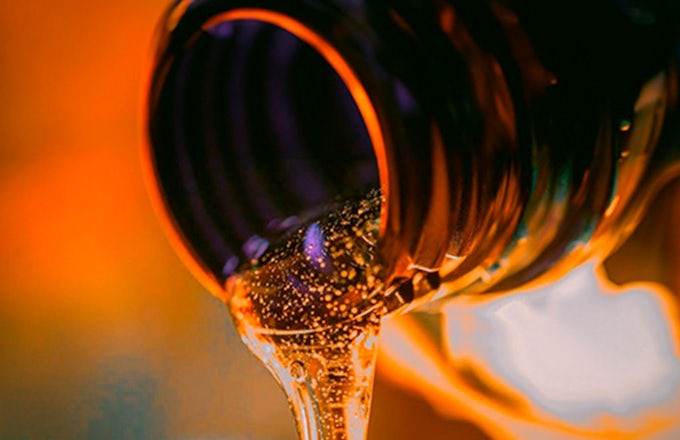 Lubricante industrial siendo dipositado