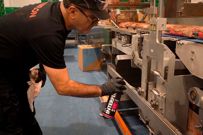Lubricación de cintas transportadoras con aceites lubricantes Interflon
