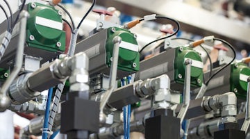 Lubrication and protection of pneumatic cylinders of the mechanical robot