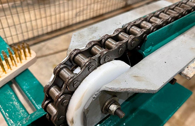Cadena con buen mantenimiento, limpieza y lubricación.