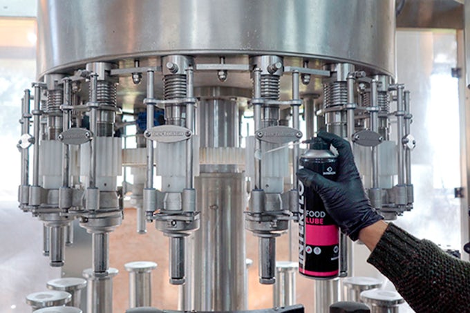 Lubricación de embotelladora Bertolaso con aceite alimentario NSF H1 Interflon Food Lube