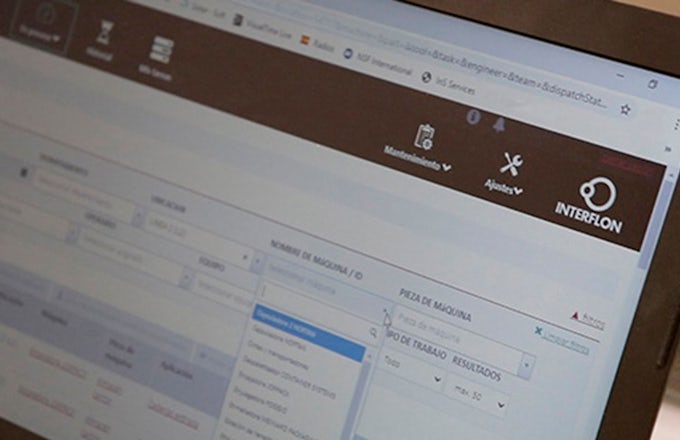 PC donde se puede ver el software de mantenimiento de lubricación